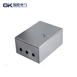 चीन तीन छेद स्टेनलेस स्टील वितरण बॉक्स धातु DB बॉक्स उच्च तापमान प्रतिरोधी आपूर्तिकर्ता